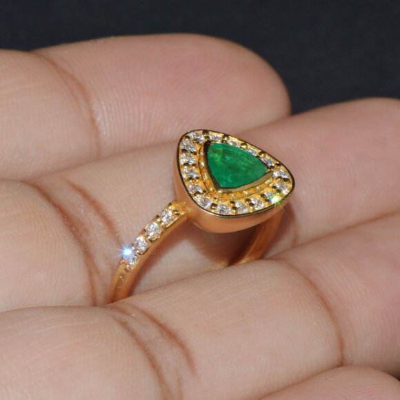 Certified Natural 1.25CTS VS F Diamond Colombian Emerald 18K Solid Gold Ring - Picture 7 of 10